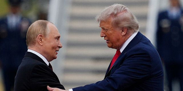Κρεμλίνο: Καμία απόφαση για πιθανή συνάντηση κορυφής Πούτιν-Τραμπ τον Δεκέμβριο