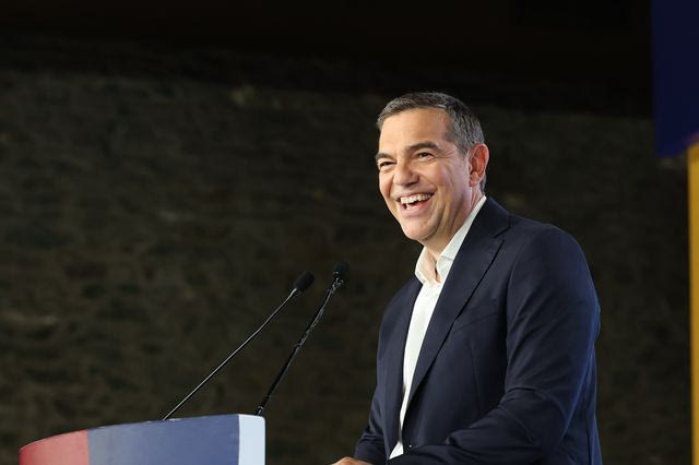 Ο πρόεδρος της Ελληνικής Αριστερής Συμπαράταξης Αλέξης Τσίπρας παρουσιάζει το οικονομικό πρόγραμμα του κόμματος