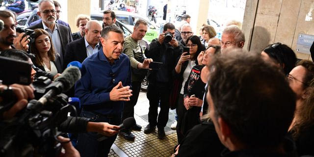 Ο πρόεδρος της ΕΛ.Α.Σ. Αλέξης Τσίπρας επισκέφθηκε κατοίκους της Κυψέλης