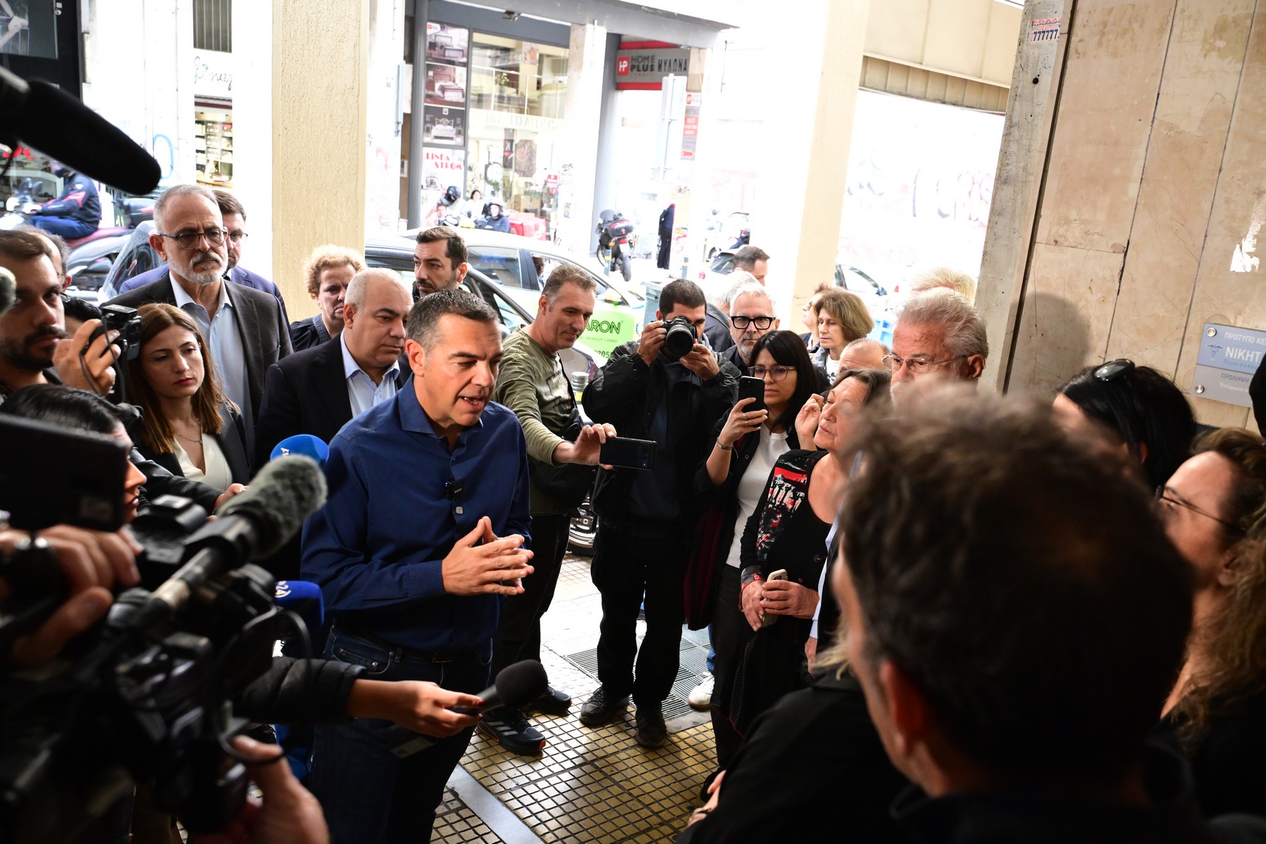 Επίσκεψη Τσίπρα στην Κυψέλη: “Με την ασφάλεια των κατοίκων δεν μπορούμε να παίζουμε”