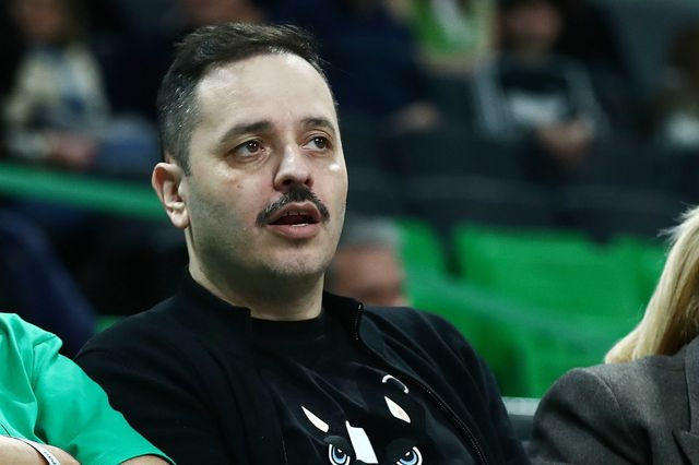 Αλέξανδρος Τσουβέλας: Έγραψε ιστορία στο ελληνικό stand-up – 20.000 κόσμος στο Telecom Center