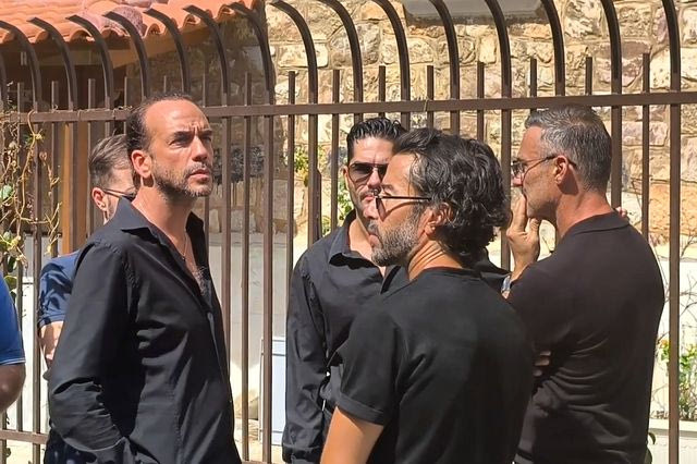 Γιώργος Μαζωνάκης: Η αγκαλιά Παπαρίζου, Μουζουράκη, Καπουτζίδη, Nivo και Μάστορα