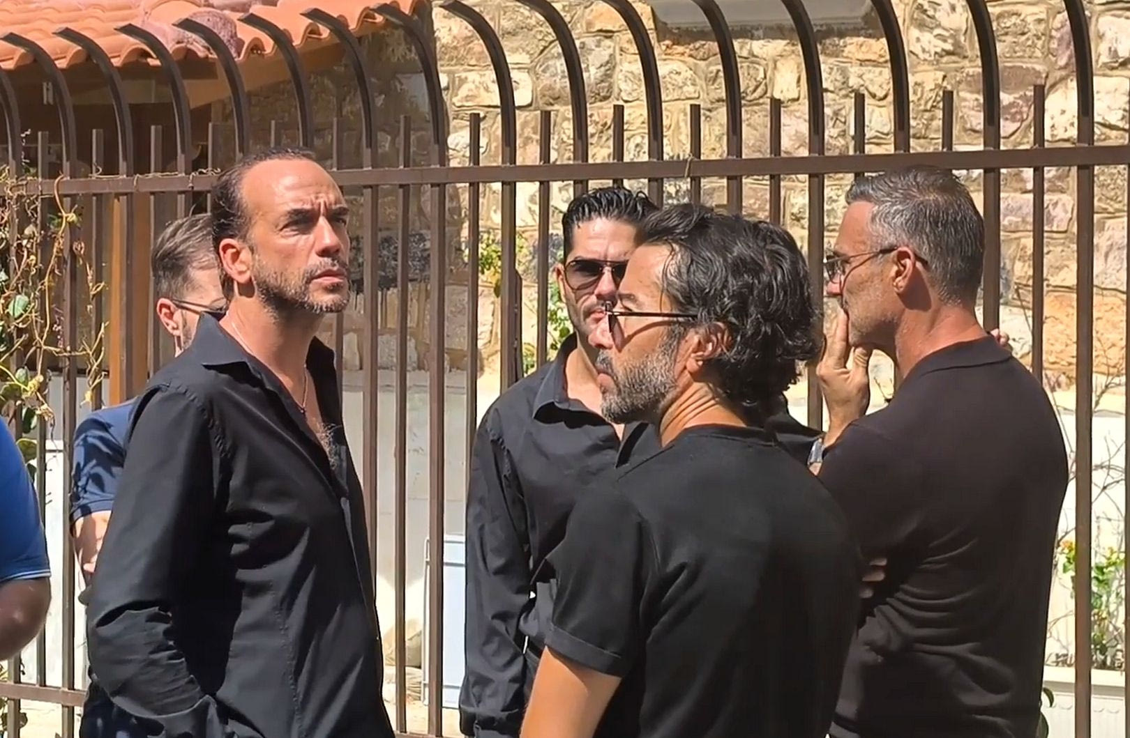 Γιώργος Μαζωνάκης: Η αγκαλιά Παπαρίζου, Μουζουράκη, Καπουτζίδη, Nivo και Μάστορα