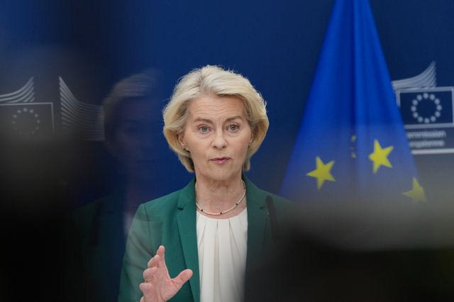 Συγκίνηση στην ομιλία της Ούρσουλα φον ντερ Λάιεν για τον Δανό πιλότο που σκοτώθηκε στην Ελλάδα