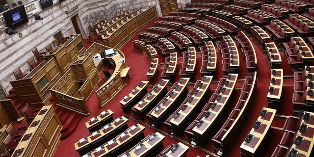 Στην επόμενη αναθεωρητική Βουλή οι διατάξεις που τέθηκαν σε ψηφοφορία – Χωρίς πλειοψηφία 180 ψήφων