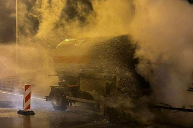 Φωτιά σε βυτιοφόρο με υγραέριο στην Ιόνια Οδό – Κλειστό το ρεύμα προς Πάτρα