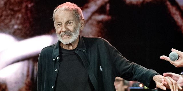 Σταύρος Ξαρχάκος