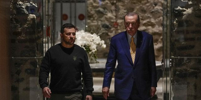Ερντογάν σε Ζελένσκι: Να σταματήσουν οι επιθέσεις σε εμπορικά πλοία στη Μαύρη Θάλασσα