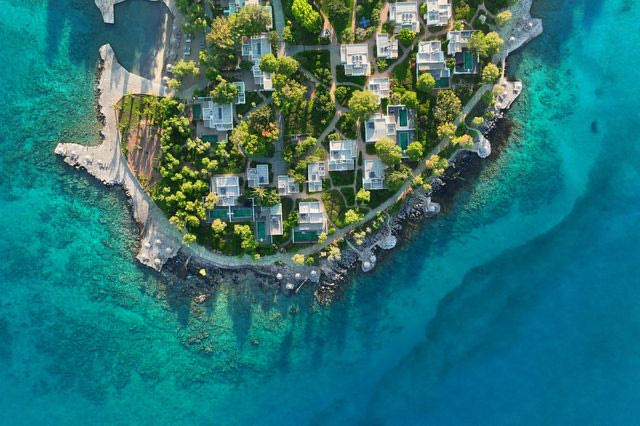 Minos Beach Art Hotel: Στο επίκεντρο του luxury tourism η νέα στρατηγική ανάπτυξης του ιστορικού ξενοδοχείου