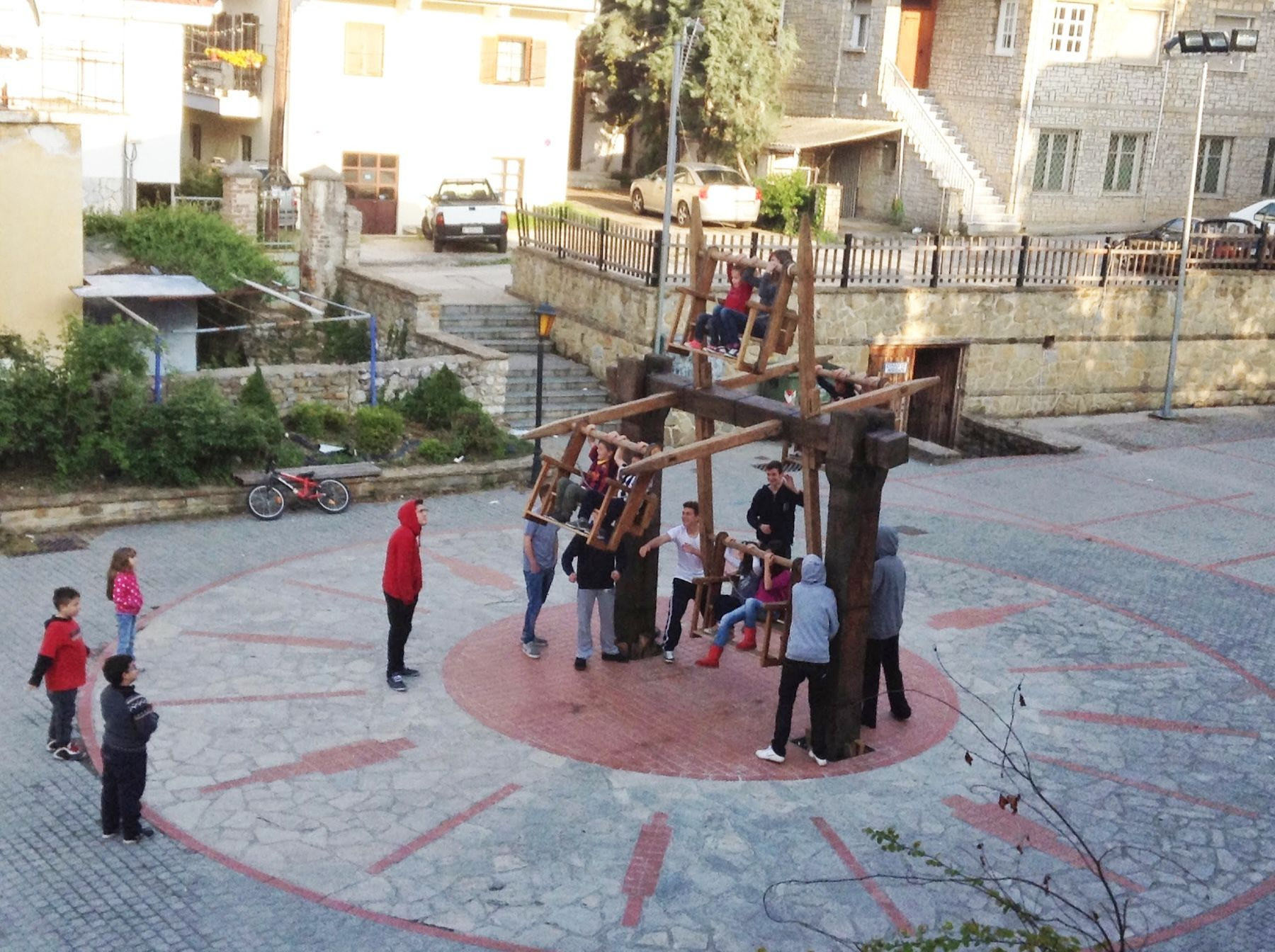 Το Πασχαλινό Έθιμο της Ροδάνης στη Συνοικία Απόζαρι του νομού Καστοριάς