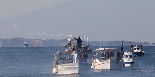 Αλιείς: “Σε τρία χρόνια δεν θα τρώτε ελληνικό ψάρι” – Κλείνουν οι ιχθυόσκαλες για το κόστος των καυσίμων