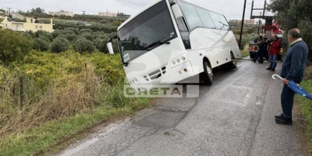 Κρήτη: Ατύχημα με σχολικό λεωφορείο στο Μαλεβίζι – Βγήκε εκτός δρόμου και έγειρε