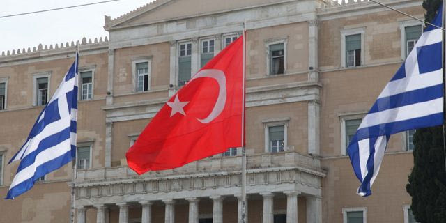 Εθνικές “ήττες” και “νίκες”: Πόσες αντέχουμε να καταναλώσουμε;