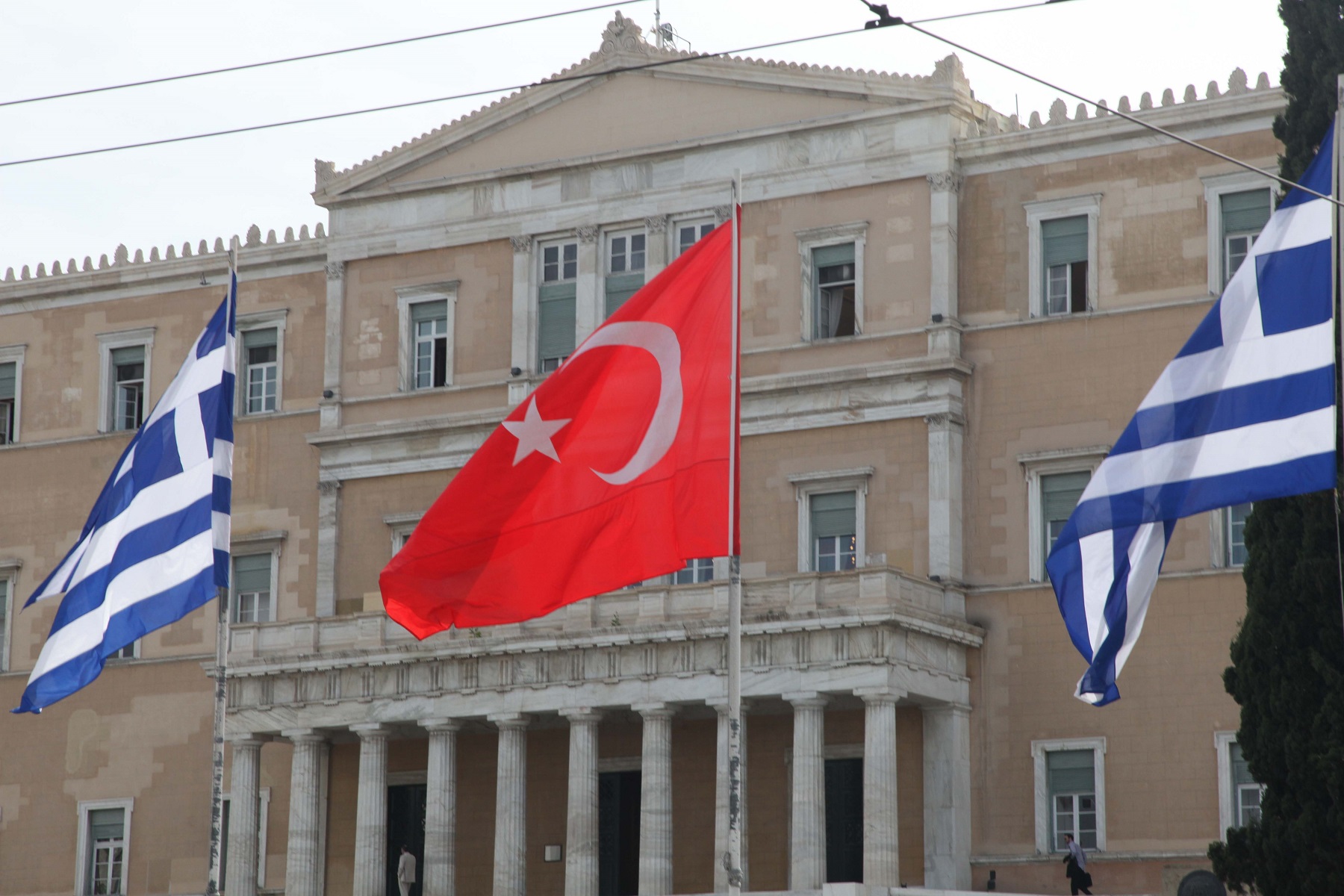 Εθνικές “ήττες” και “νίκες”: Πόσες αντέχουμε να καταναλώσουμε;