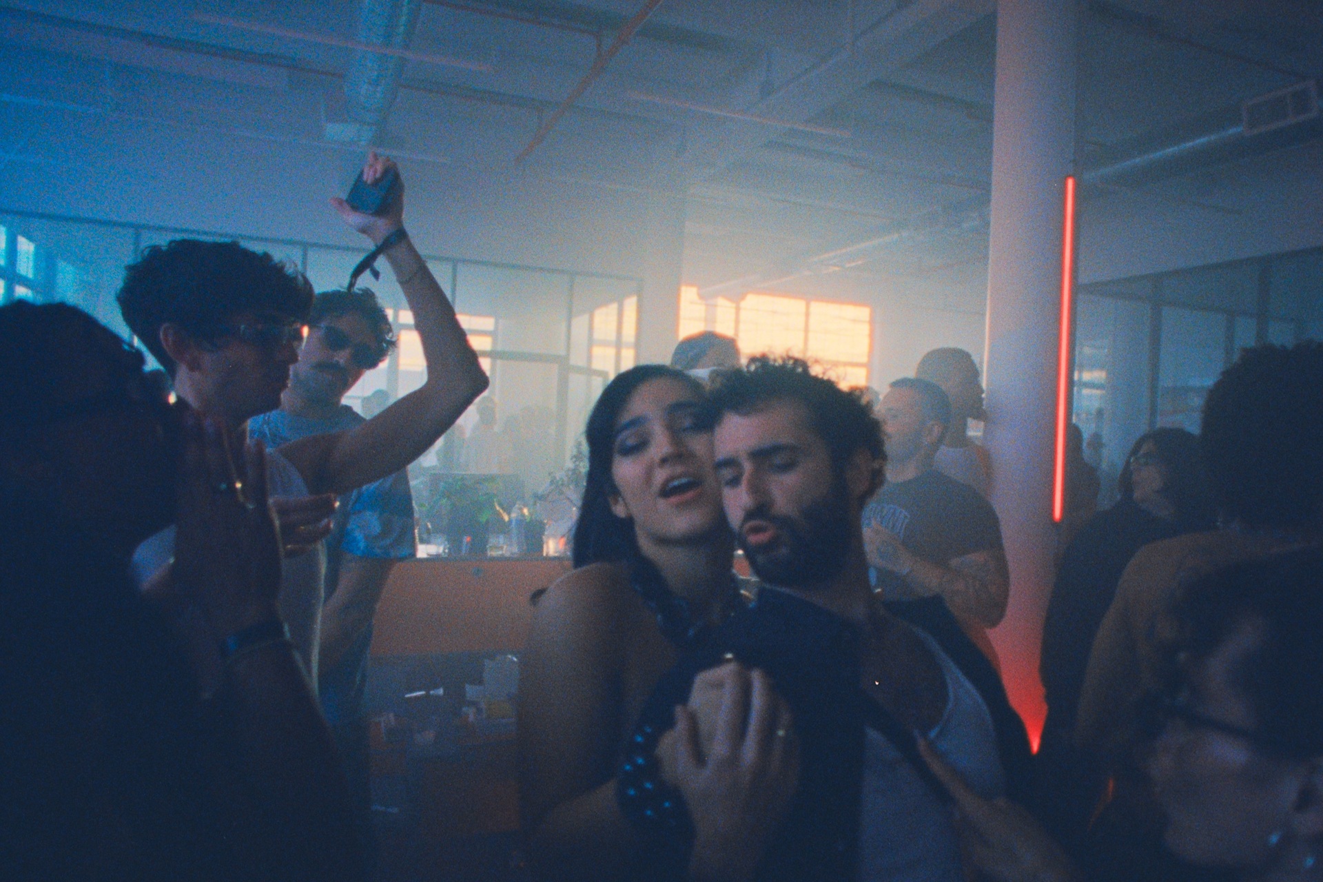 “Club Kid”: Από τα ξέφρενα κλαμπ στην ωρίμανση
