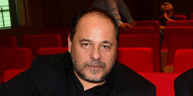 Γιατί ο Αλέξανδρος Ρήγας φοράει πάντα μαύρα