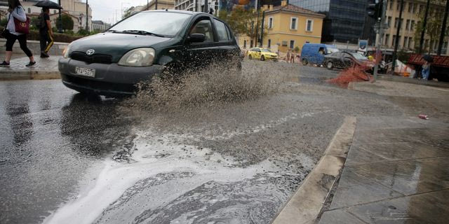 Κίνηση στους δρόμους: Χάος στο λεκανοπέδιο λόγω βροχής – LIVE ΧΑΡΤΗΣ