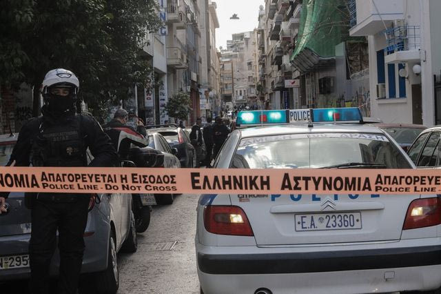 Συναγερμός στην Καλλιθέα: Εντοπίστηκαν φιαλίδια με πικρικό οξύ – Εκκενώθηκαν δύο κτίρια