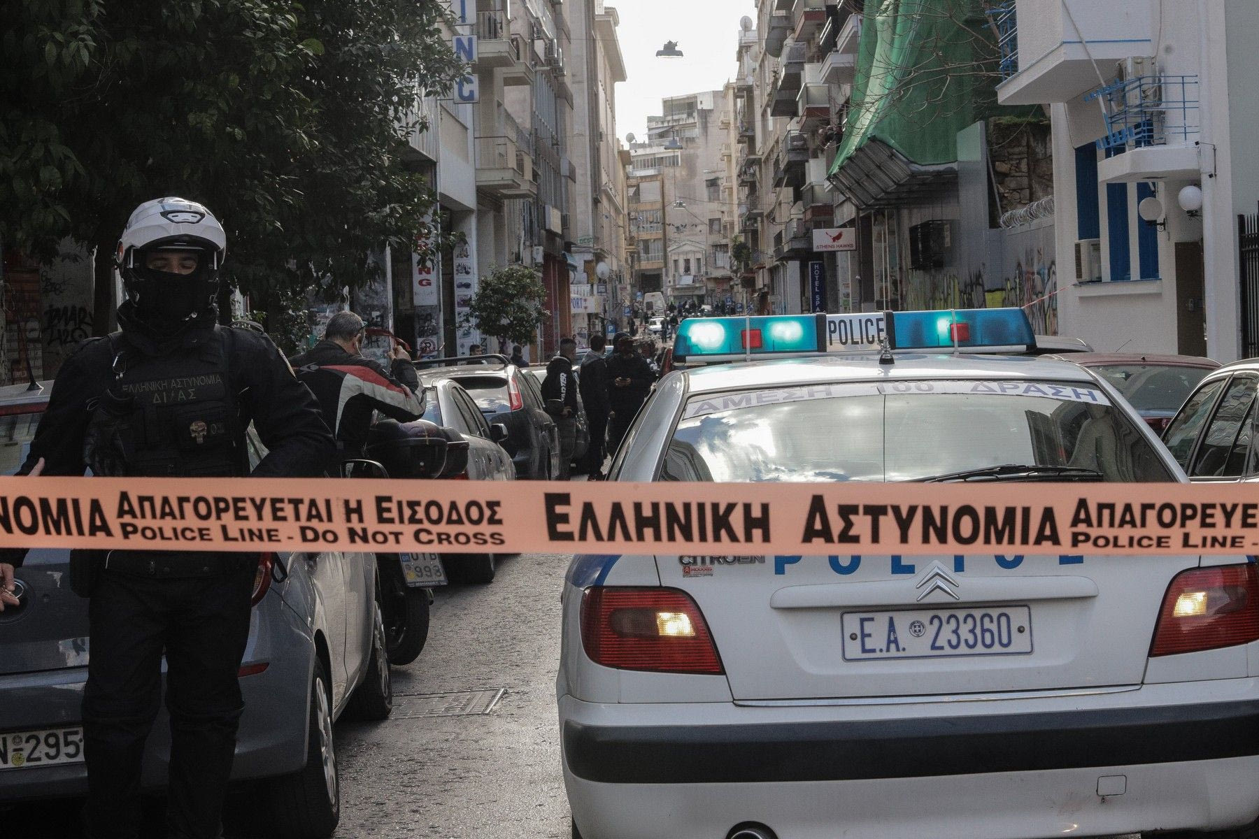 Συναγερμός στην Καλλιθέα: Εντοπίστηκαν φιαλίδια με πικρικό οξύ σε κτίριο