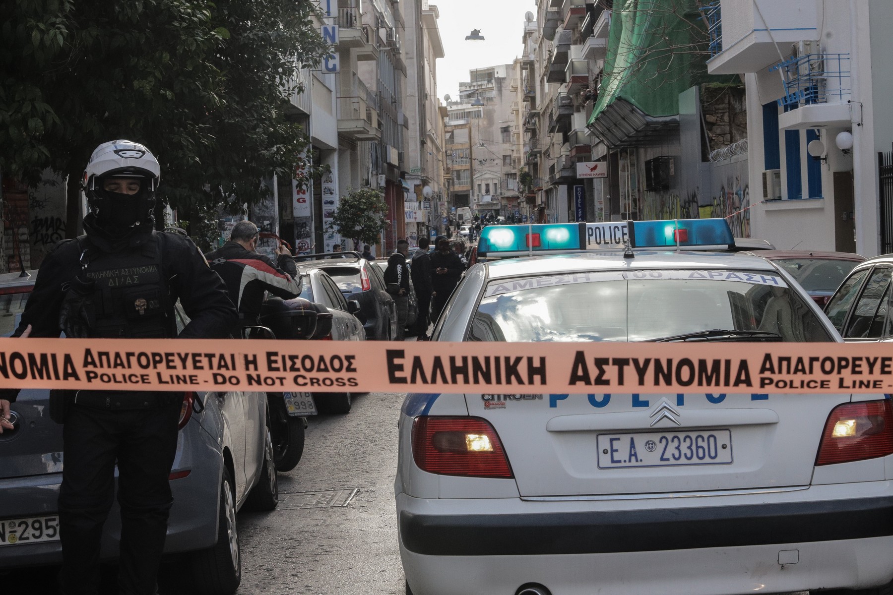 Συναγερμός στην Καλλιθέα: Εντοπίστηκαν φιαλίδια με πικρικό οξύ σε κτίριο