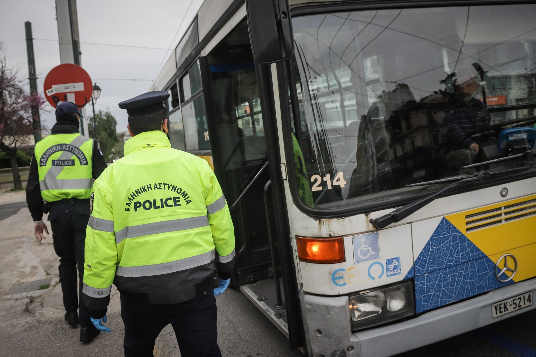 Μαρκόπουλο: Οδηγός λεωφορείου επιχείρησε να πατήσει 29χρονο μετά από καβγά