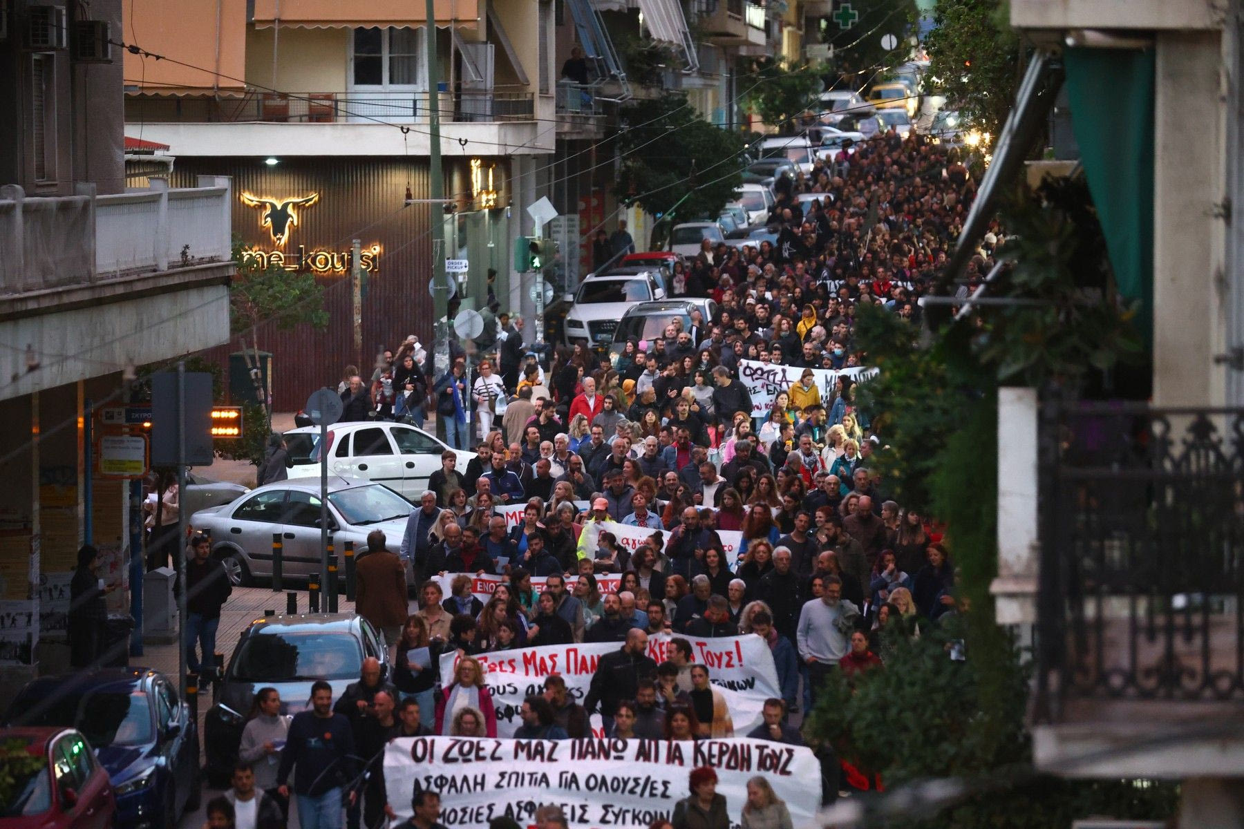 Κυψέλη: Διαμαρτυρία κατοίκων για τις ζημιές από το Μετρό – ''Δεν θα το πληρώσουμε με τις ζωές μας''