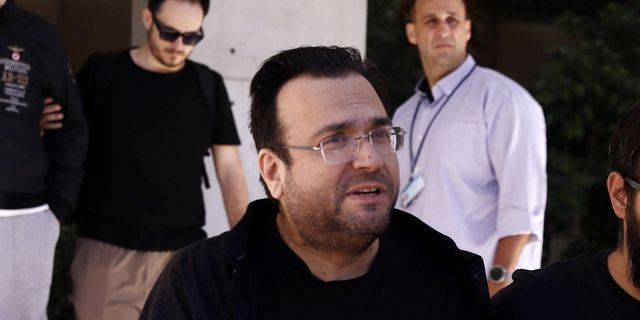 “Καίνε” τον Καμπούρη οι συνομιλίες – Τα απλήρωτα μεροκάματα και το “δεκαχίλιαρο”