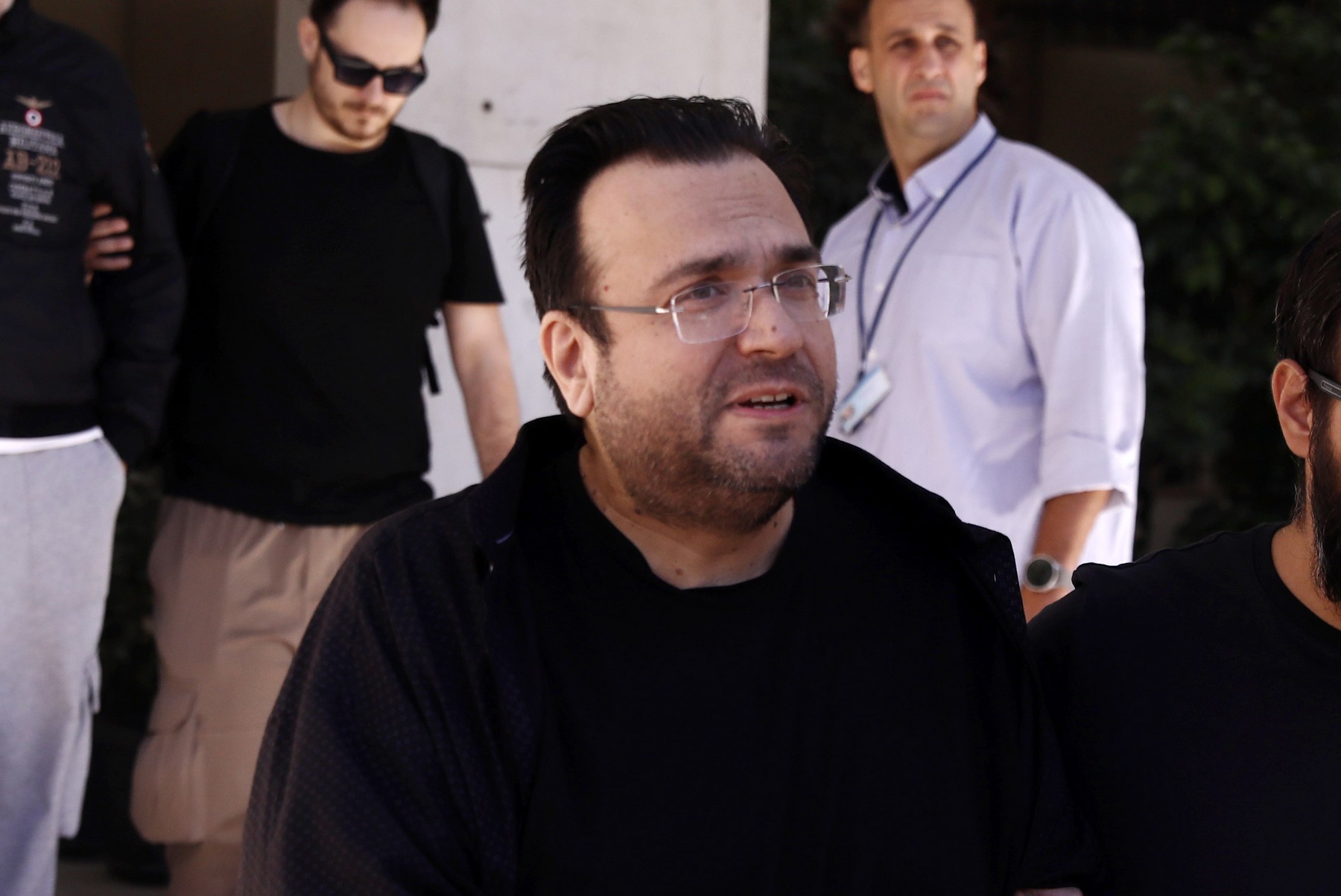 “Καίνε” τον Καμπούρη οι συνομιλίες – Τα απλήρωτα μεροκάματα και το “δεκαχίλιαρο”