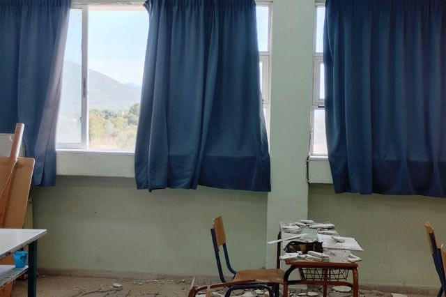 Θεσσαλονίκη: “Του ήρθε στο κεφάλι κομμάτι με πάχος 4 εκατοστά” – Μαρτυρίες για το ατύχημα σε σχολείο