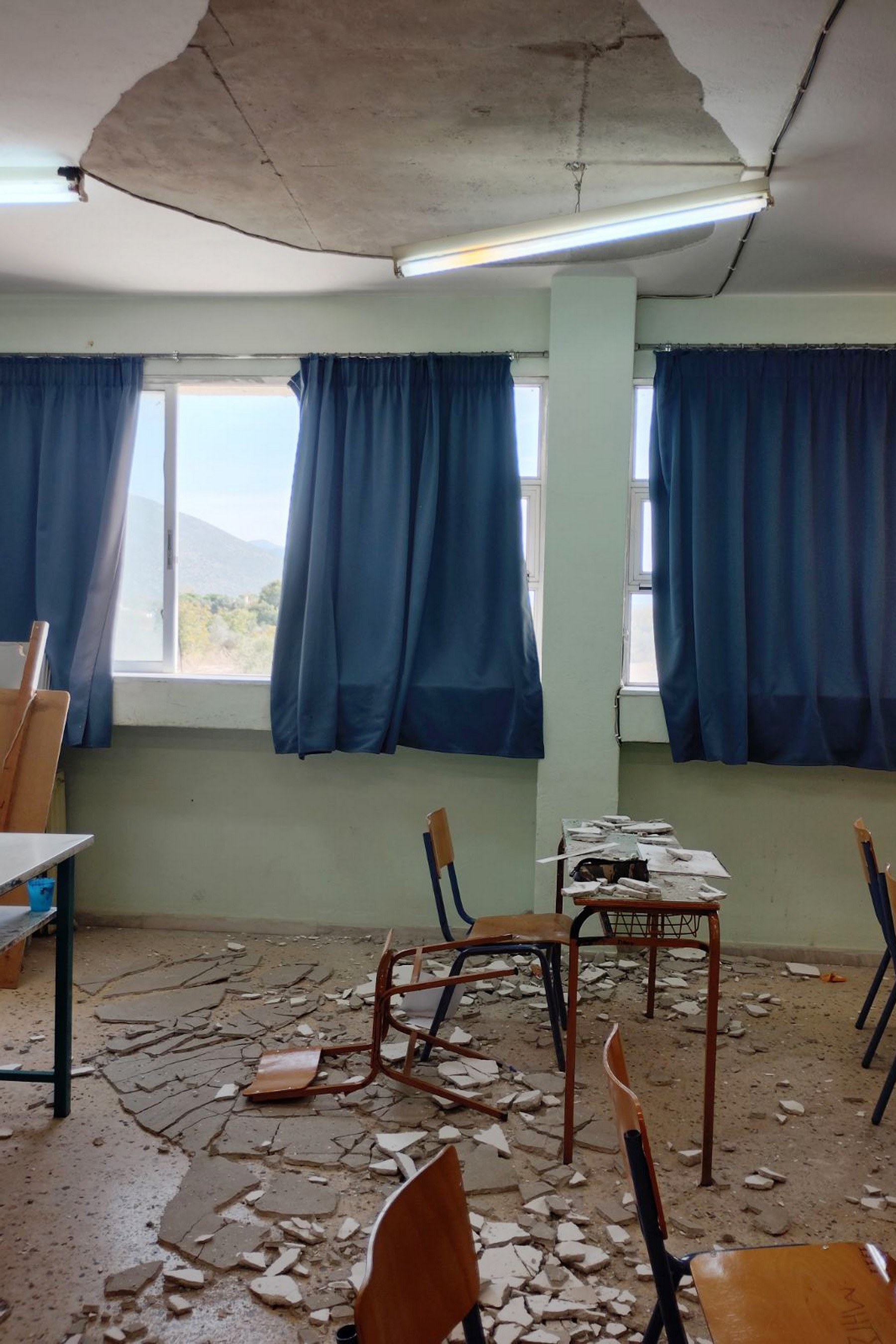 Θεσσαλονίκη: “Του ήρθε στο κεφάλι κομμάτι με πάχος 4 εκατοστά” – Μαρτυρίες για το ατύχημα σε σχολείο