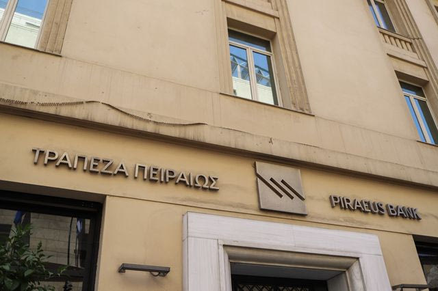 Τράπεζες: Στοχευμένες εθελούσιες έξοδοι και νέες προσλήψεις αλλάζουν τον χάρτη της απασχόλησης