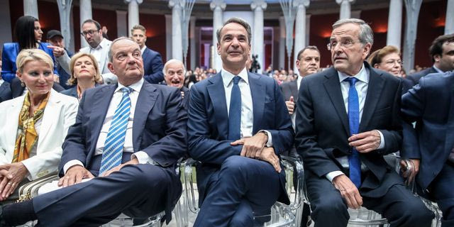 Δεξιά στροφή αλά γαλλικά και το τρίγωνο Μητσοτάκης – Καραμανλής – Σαμαράς