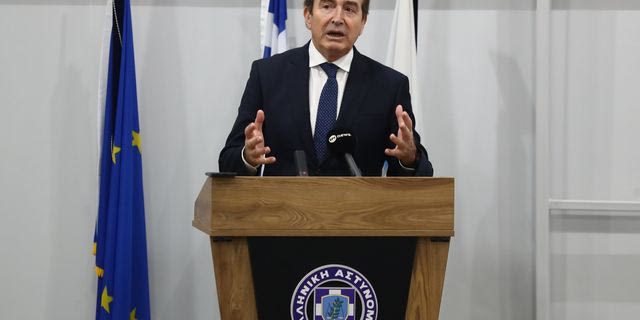 Χρυσοχοΐδης για διαμερίσματα με μετανάστες: ”Στοιβάζονται 20-30 άτομα, θα τους πετάξουμε έξω”