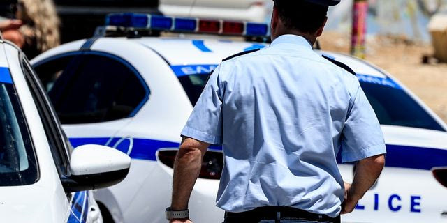Νάξος: Ανήλικος οδηγός τραυμάτισε αστυνομικό σε μπλόκο