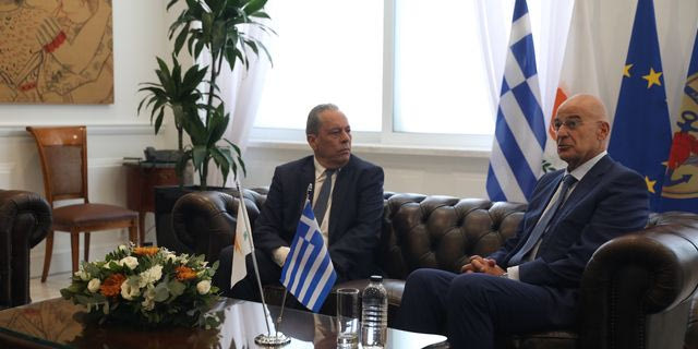 Συνάντηση Δένδια με τον Κύπριο υπουργό Άμυνας – Ασφάλεια και αμυντική συνεργασία στην ατζέντα