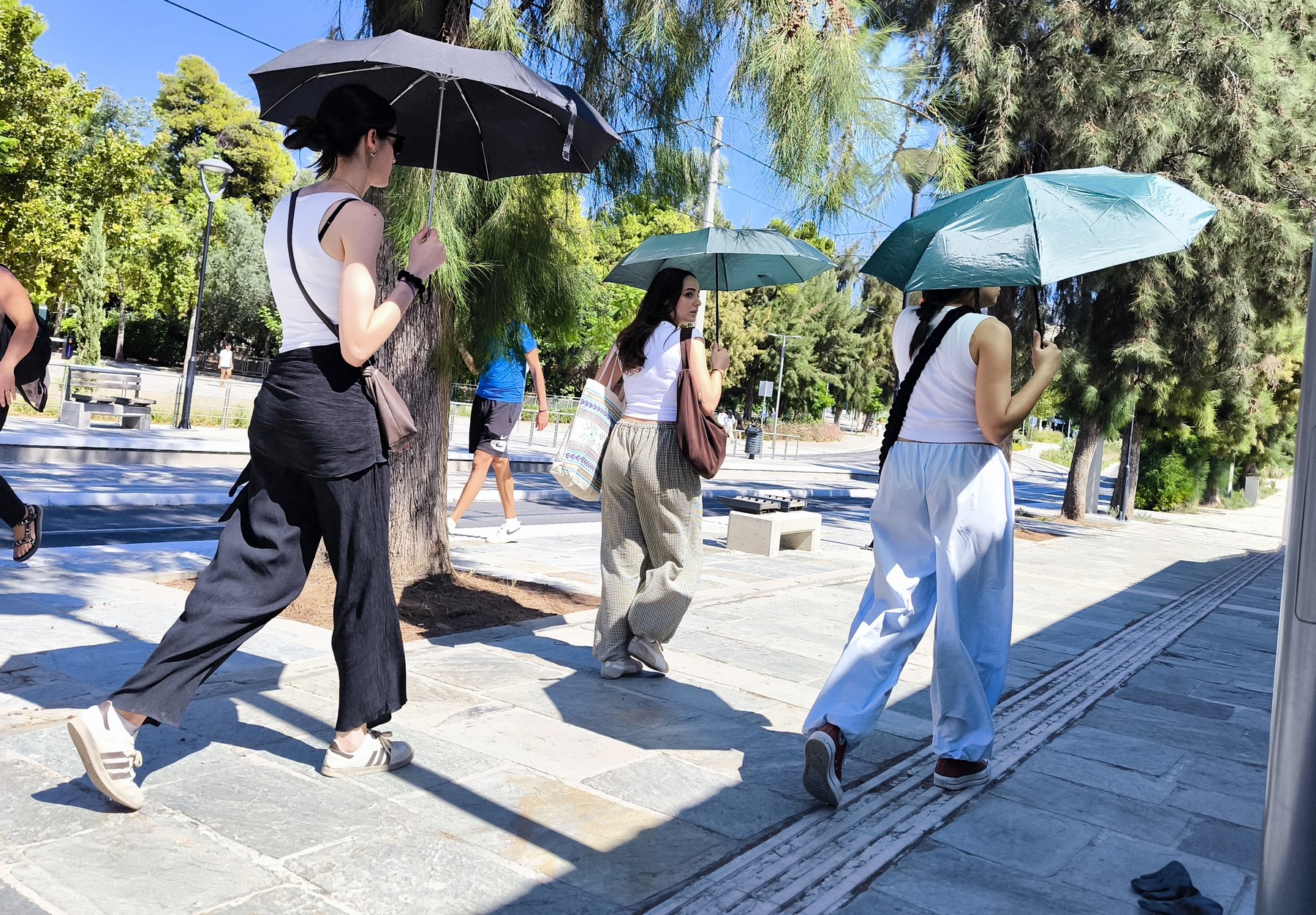 Καιρός: Από τα 30αρια στις φθινοπωρινές βροχές – Πότε αλλάζει το σκηνικό