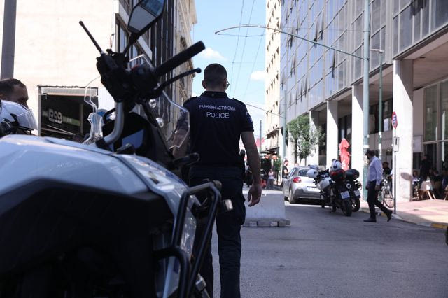 Συναγερμός στον Πειραιά: Εντοπίστηκε τμήμα όλμου κατά τη διάρκεια εργασιών