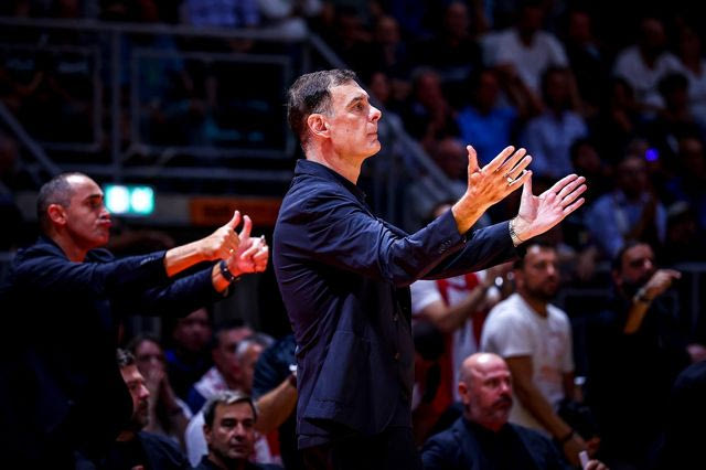 Βίρτους – Ολυμπιακός: Οι πανηγυρισμοί των Ιταλών παρέσυραν τον Μπαρτζώκα – Η αντίδρασή του
