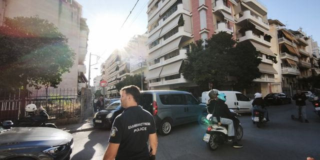 Συναγερμός στην Καλλιθέα: Εντοπίστηκαν φιαλίδια με πικρικό οξύ – Εκκενώθηκαν δύο κτίρια