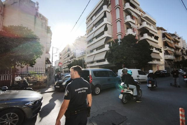 Συναγερμός στην Καλλιθέα: Εντοπίστηκαν φιαλίδια με πικρικό οξύ – Εκκενώθηκαν δύο κτίρια