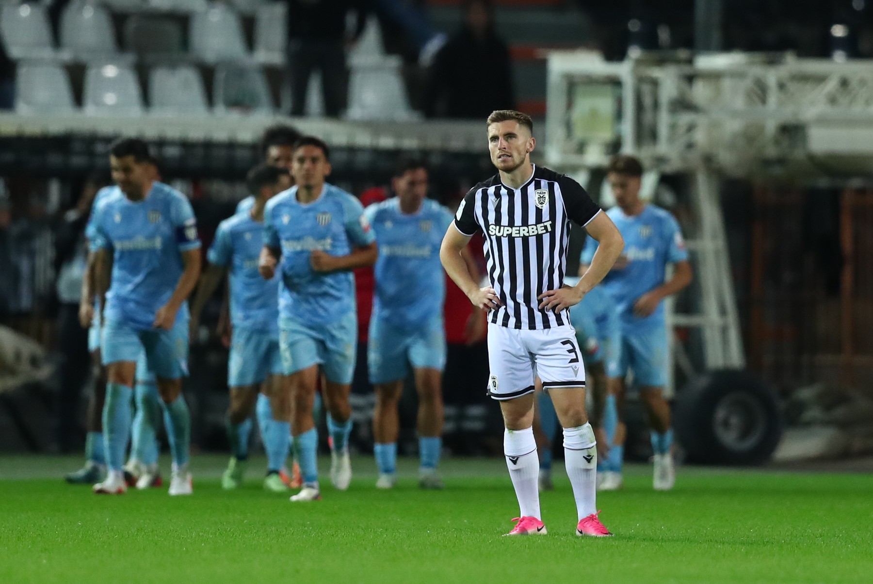 ΠΑΟΚ – Καλαμάτα 1-3: Η Μαύρη Θύελλα άλωσε την Τούμπα με πρωταγωνιστή τον Βάργκας