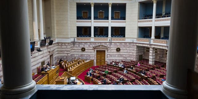 Δημοσκόπηση Metron Analysis: Στο 24,9% η ΝΔ, δεύτερη η ΕΛ.Α.Σ – Αρνητική αξιολόγηση για κυβέρνηση και Μητσοτάκη
