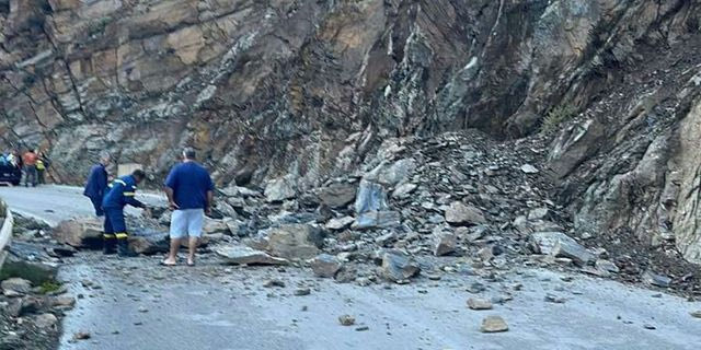 Κάρπαθος: Έκλεισε δρόμος μετά από κατολισθήσεις