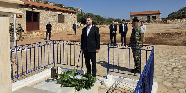 Στη Ρω ο Ν. Ανδρουλάκης – Κατέθεσε στεφάνι στο μνημείο της “Κυράς της Ρω”