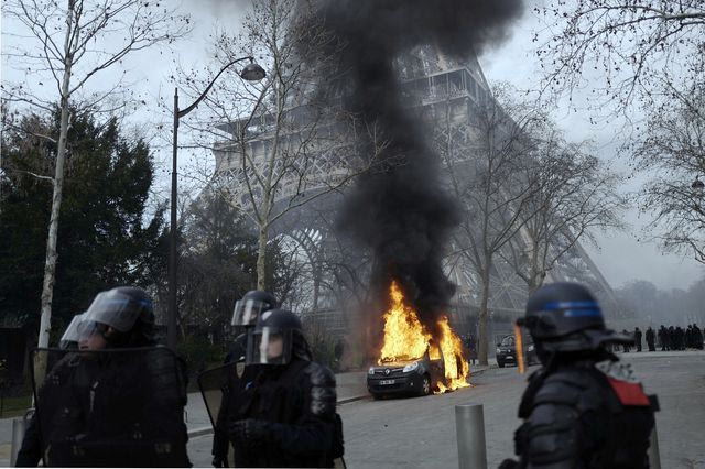 Γαλλία: Βγάζει στρατιωτικές δυνάμεις στους δρόμους ενόψει των νέων διαδηλώσεων