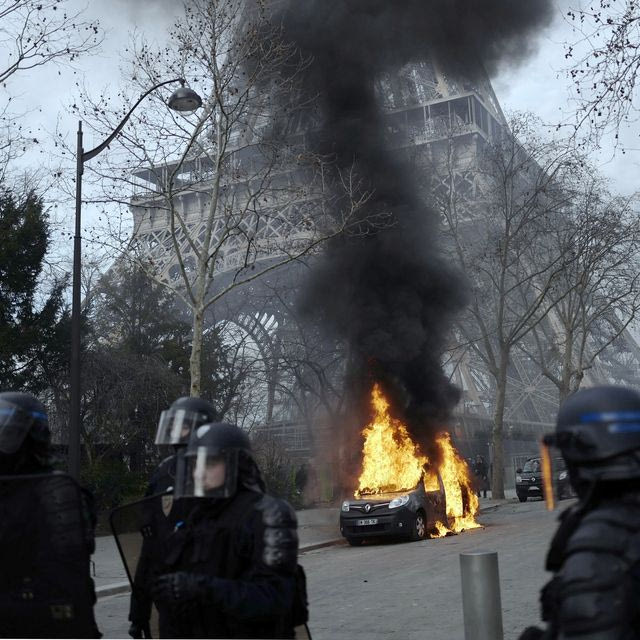 Γαλλία: Βγάζει στρατιωτικές δυνάμεις στους δρόμους ενόψει των νέων διαδηλώσεων