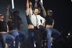 Harryween: Ο Χάρι Στάιλς φόρεσε ξανά το look του “X Factor” και τραγούδησε Στίβι Γουόντερ
