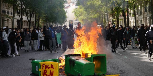 Γαλλία: ”Εκτός ελέγχου” οι μαθητικές κινητοποιήσεις – 5.000 συλλήψεις και εκατοντάδες τραυματίες