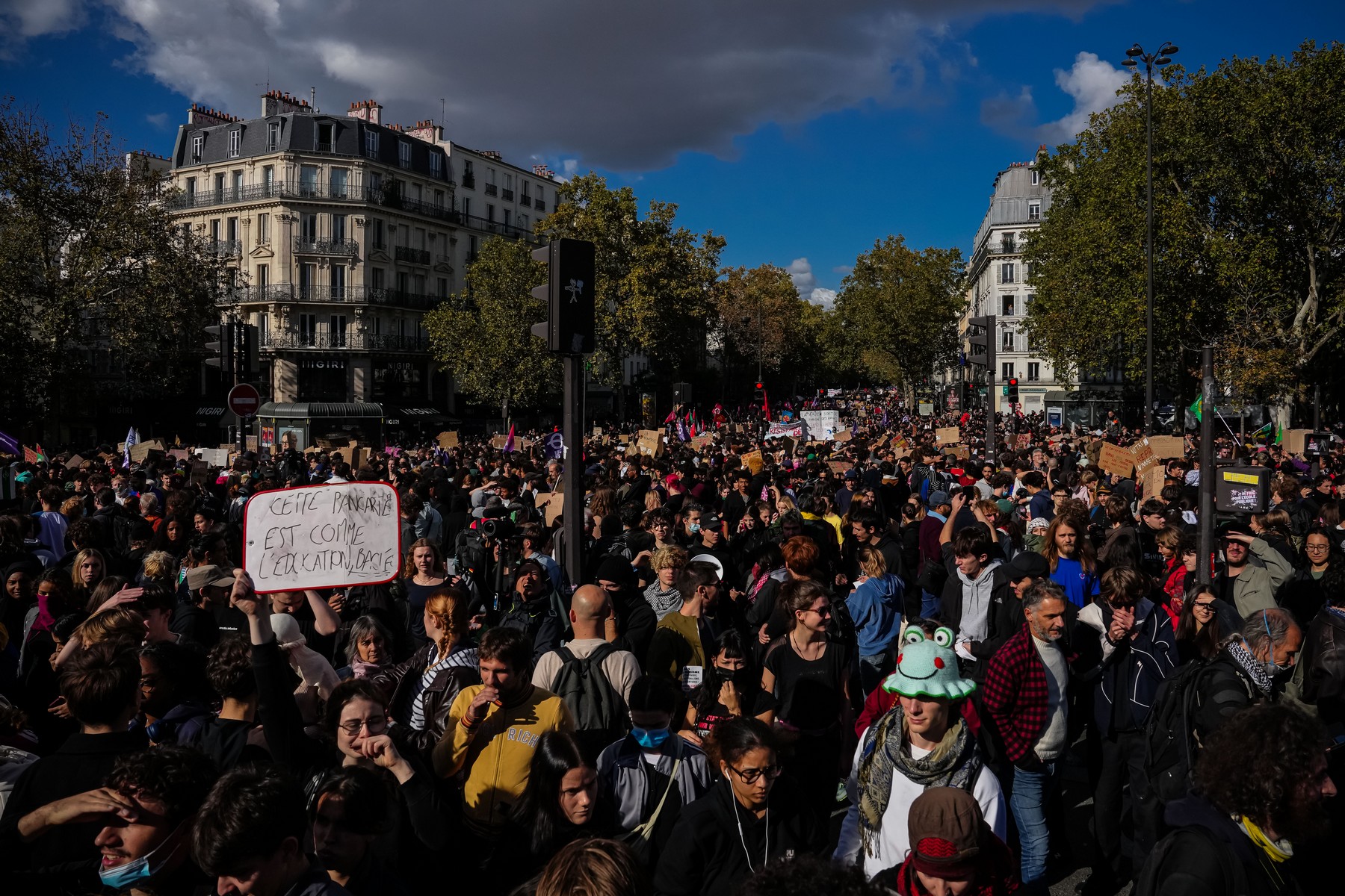 Γαλλία: Κίτρινα Γιλέκα και μαθητές ενώνουν την οργή τους στους δρόμους το Σάββατο