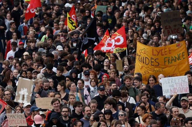Γαλλία: Μισό εκατομμύριο μαθητές παραμένουν στους δρόμους
